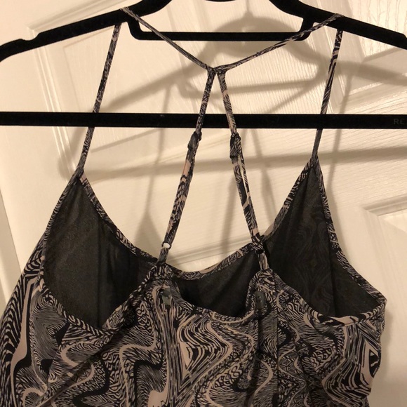 Ruffle front open back black and white tank - Picture 5 of 8